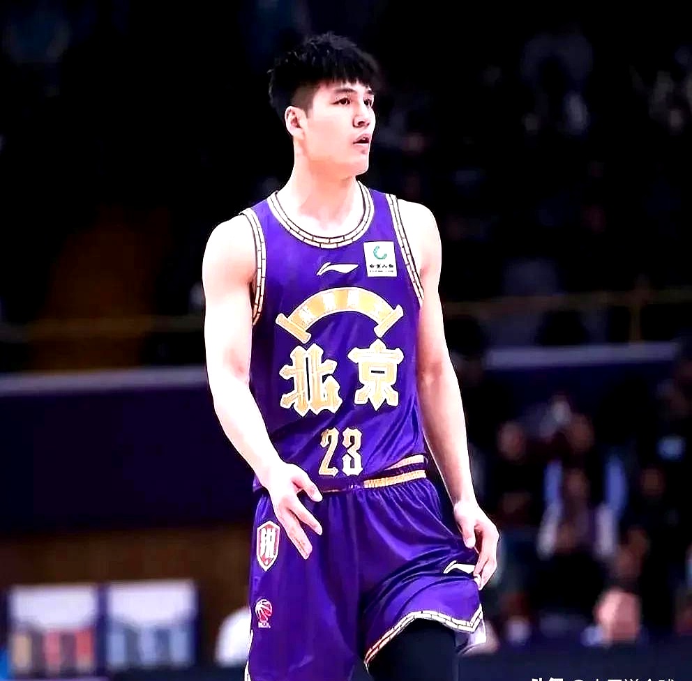 CBA3消息！杜锋续约广东，张庆鹏担任北控新帅，杨瀚森冲击首轮