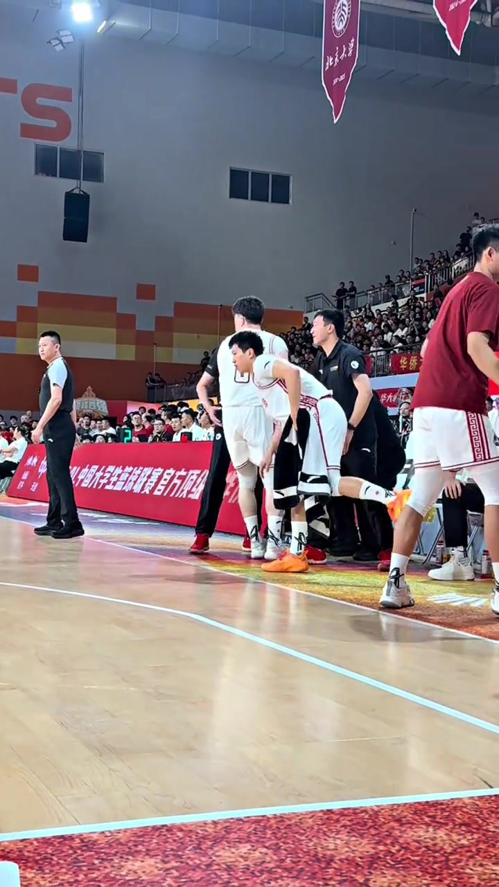 管子煜24分昂萨尔21分李苑鑫17+9北京大学轻取上海交大