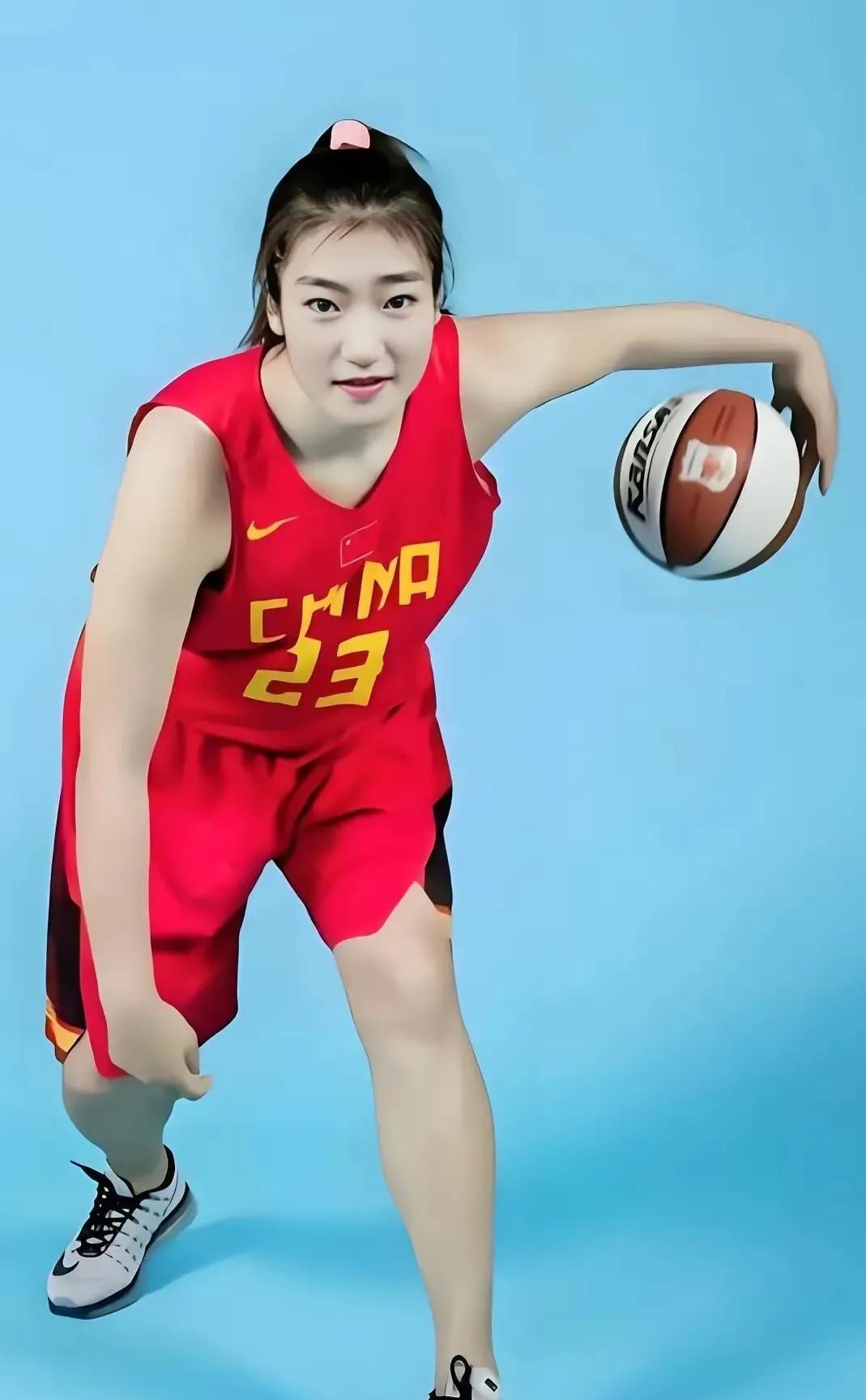女篮最新动态,中国女篮训练照曝光,李梦加盟江苏待宫鲁鸣确认的简单介绍