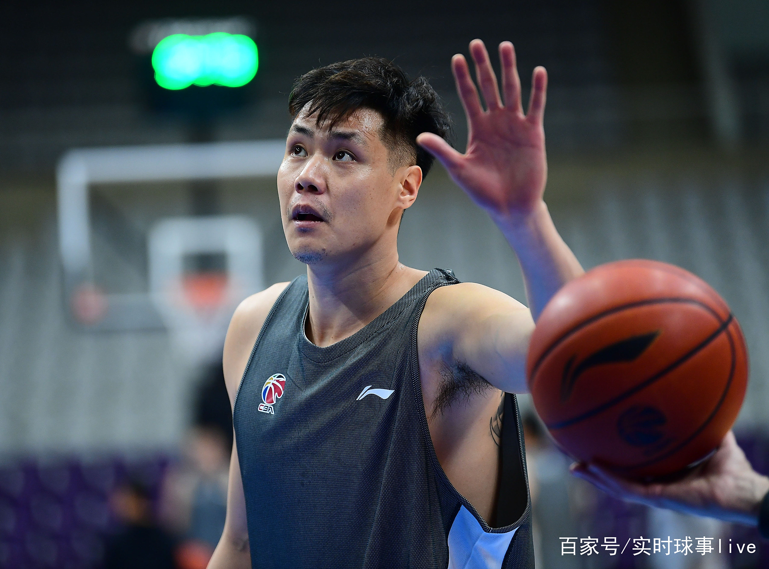 熊猫体育平台-关于权健主帅帕切科战前训练表情严肃备战的信息