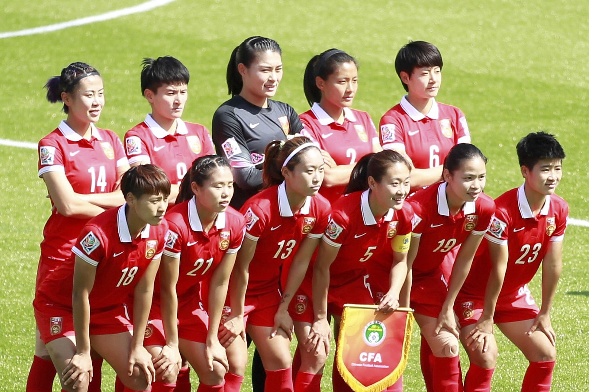 竞技场上战不休，中国女足选手取得辉煌战绩